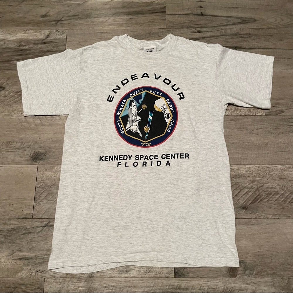 Vintage NASA ENDEAVOR Kennedy Space Center Florida T-Shirt Size Medium